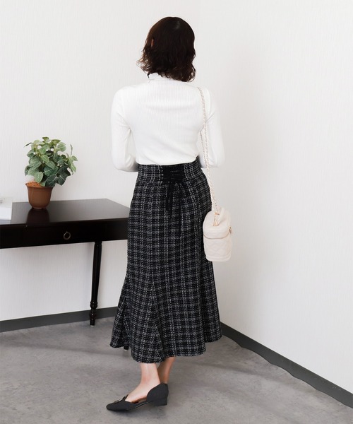 libelle more(リベル モア)の「【洗濯機で洗える】配色フリルハイネックリブニット(ニット/セーター・レディース・ブラック/オフホワイト/モカ/イエロー/ライトグリーン・M/L)」の6枚目の写真