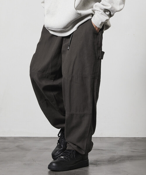 FREAK'S STORE（フリークスストア）の「限定展開 ワイドシルエット ダック ダブルニー クライミングパンツ（その他パンツ・メンズ・チャコールグレー/ベージュ/ブラウン/ブラック・MEDIUM/LARGE/SMALL）」の3枚目の写真