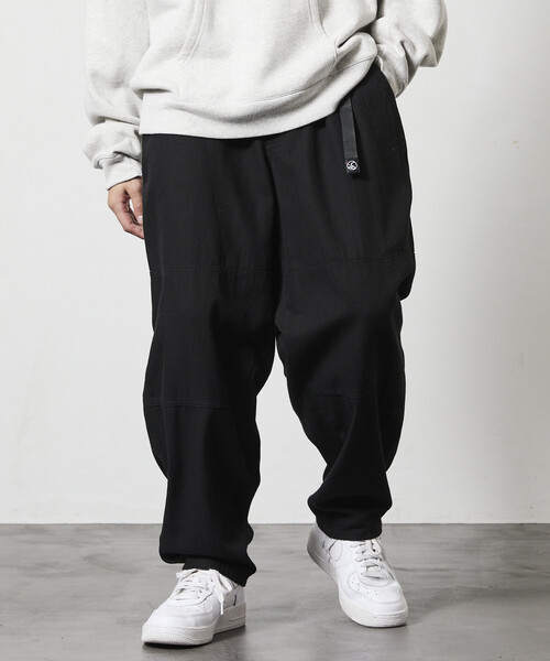 FREAK'S STORE（フリークスストア）の「限定展開 ワイドシルエット ダック ダブルニー クライミングパンツ（その他パンツ・メンズ・チャコールグレー/ベージュ/ブラウン/ブラック・MEDIUM/LARGE/SMALL）」の2枚目の写真