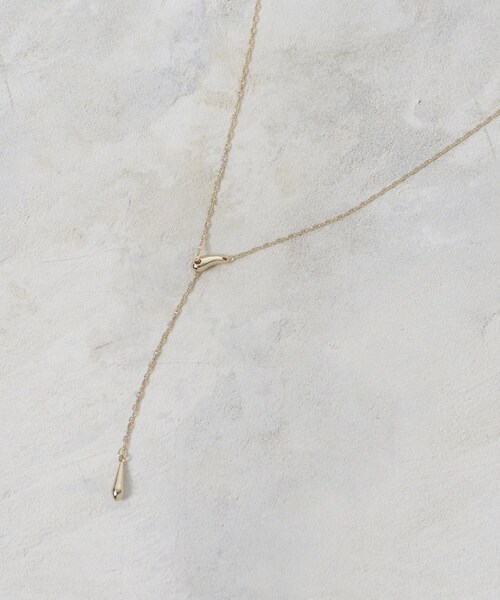 OPAQUE.CLIP（オペークドットクリップ）の「しずくメタルY字スライドチェーンネックレス（ネックレス・レディース・シルバー/ゴールド・00）」の7枚目の写真