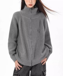 B.I.D. | 《ルーズシルエットハイネックジップニット Y2K バッジ付き（MA/EKW123）(ニット/セーター)