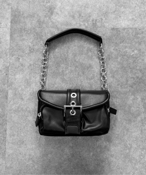 LVEU.（ラブユ.）の「【LVEU.】バックルデザインハンドバッグ / 鞄 バッグ BAG ハンドバッグ ミニ バックル チェーン スクエア 合成皮革 合皮 ブラック（ハンドバッグ・レディース・ブラック・FREE）」の2枚目の写真