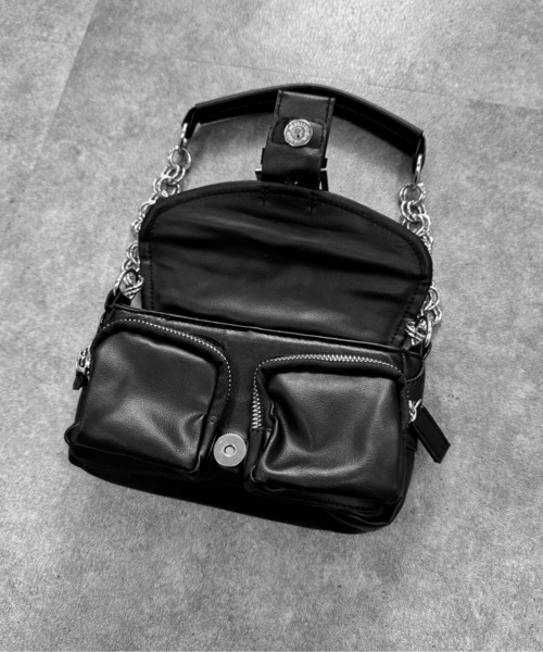 LVEU.（ラブユ.）の「【LVEU.】バックルデザインハンドバッグ / 鞄 バッグ BAG ハンドバッグ ミニ バックル チェーン スクエア 合成皮革 合皮 ブラック（ハンドバッグ・レディース・ブラック・FREE）」の4枚目の写真