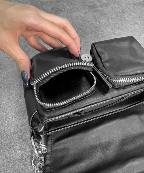 LVEU.（ラブユ.）の「【LVEU.】バックルデザインハンドバッグ / 鞄 バッグ BAG ハンドバッグ ミニ バックル チェーン スクエア 合成皮革 合皮 ブラック（ハンドバッグ・レディース・ブラック・FREE）」の5枚目の写真