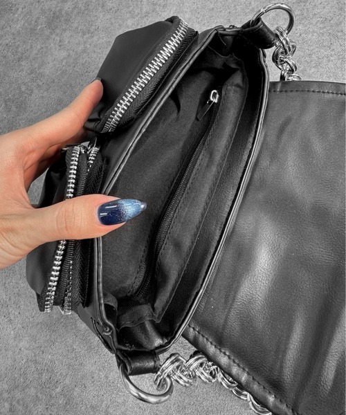 LVEU.（ラブユ.）の「【LVEU.】バックルデザインハンドバッグ / 鞄 バッグ BAG ハンドバッグ ミニ バックル チェーン スクエア 合成皮革 合皮 ブラック（ハンドバッグ・レディース・ブラック・FREE）」の6枚目の写真