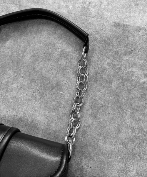 LVEU.（ラブユ.）の「【LVEU.】バックルデザインハンドバッグ / 鞄 バッグ BAG ハンドバッグ ミニ バックル チェーン スクエア 合成皮革 合皮 ブラック（ハンドバッグ・レディース・ブラック・FREE）」の9枚目の写真