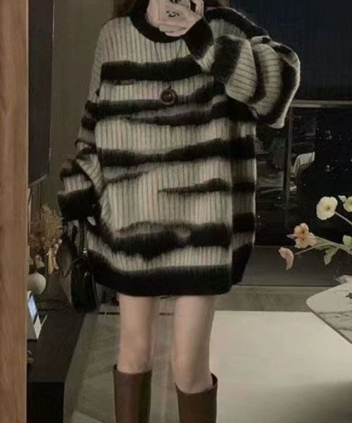 NOWLE（ノウル）の「【NOWLE】グランジ シャギー ブラシストロークボーダー プルオーバー ニット（ニット/セーター・メンズ・ブラック・MEDIUM/LARGE/X-LARGE）」の8枚目の写真