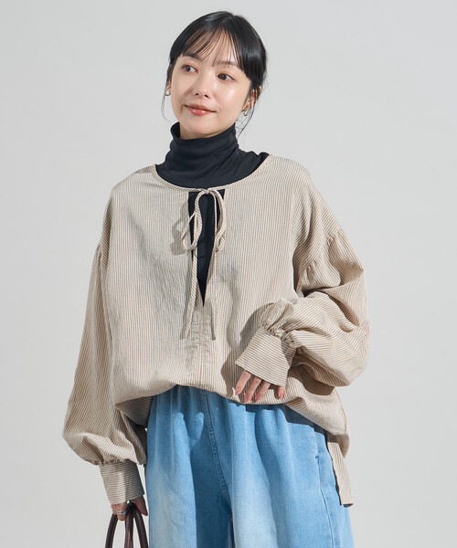 FREAK'S STORE(フリークスストア)の「2way ストライプ リボン ブラウス/バックリボンブラウス(シャツ/ブラウス・レディース・チャコールグレー/オフホワイト/ベージュ・フリ-)」の2枚目の写真