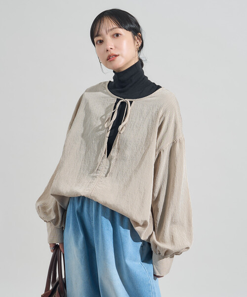 FREAK'S STORE(フリークスストア)の「2way ストライプ リボン ブラウス/バックリボンブラウス(シャツ/ブラウス・レディース・チャコールグレー/オフホワイト/ベージュ・フリ-)」の4枚目の写真