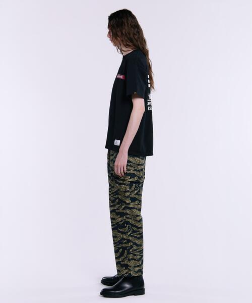 Alpha Industries(アルファインダストリーズ)の「Alpha Industries/アルファインダストリーズ/ALPHA RED RIBBON T-SHIRT/アルファ レッド リボン Tシャツ(Tシャツ/カットソー・メンズ・ネイビー/チャコール/ブラック/ホワイト系2/オリーブ系・2XL/L/M/S/XL)」の10枚目の写真