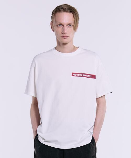 Alpha Industries(アルファインダストリーズ)の「Alpha Industries/アルファインダストリーズ/ALPHA RED RIBBON T-SHIRT/アルファ レッド リボン Tシャツ(Tシャツ/カットソー・メンズ・ネイビー/チャコール/ブラック/ホワイト系2/オリーブ系・2XL/L/M/S/XL)」の6枚目の写真