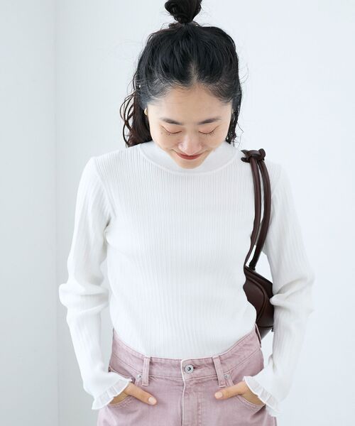 le.coeur blanc（ルクールブラン）の「シアーフリルリブニット（ニット/セーター・レディース・ブラウン/グレー/ブラック/アイボリー・38）」の11枚目の写真