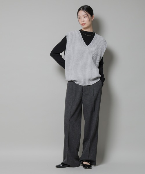 NANO universe（ナノユニバース）の「ベロアモールVネックニットベスト（ベスト・レディース・ライトベージュ/ブラック/グレー・FREE）」の5枚目の写真