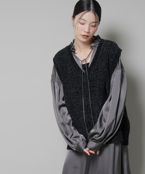 NANO universe（ナノユニバース）の「ベロアモールVネックニットベスト（ベスト・レディース・ライトベージュ/ブラック/グレー・FREE）」の9枚目の写真