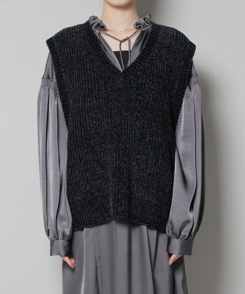 NANO universe（ナノユニバース）の「ベロアモールVネックニットベスト（ベスト・レディース・ライトベージュ/ブラック/グレー・FREE）」の15枚目の写真
