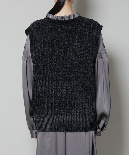 NANO universe（ナノユニバース）の「ベロアモールVネックニットベスト（ベスト・レディース・ライトベージュ/ブラック/グレー・FREE）」の17枚目の写真