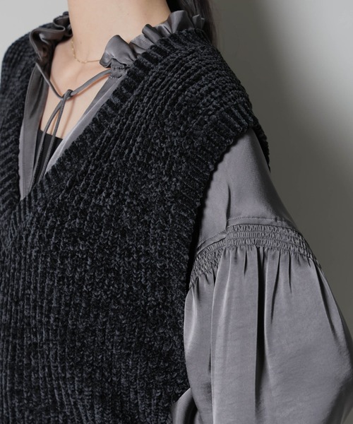 NANO universe（ナノユニバース）の「ベロアモールVネックニットベスト（ベスト・レディース・ライトベージュ/ブラック/グレー・FREE）」の19枚目の写真
