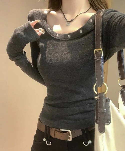 DEVICE（デバイス）の「スタッズ クルーネック カットソー（Tシャツ/カットソー・レディース・ブラック/ダークグレー/ホワイト・FREE）」の19枚目の写真