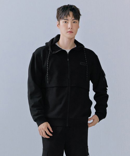 CHASECULT(チェイスカルト)の「共用袖ポケットフードジップアップジャンパー-CERU4311B03(パーカー・メンズ・ブラック・90/95/100/105/110)」の1枚目の写真