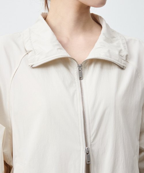 MUSINSA STANDARD WOMAN（ムシンサスタンダードウーマン）の「ウィメンズオーバーサイズトラックジャケット[クリーム]（ナイロンジャケット・レディース・その他・SMALL/MEDIUM/LARGE）」の17枚目の写真