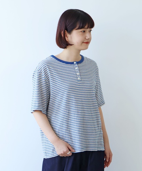 bulle de savon(ビュルデサボン)の「マルチボーダー ヘンリーネックTシャツ(Tシャツ/カットソー・レディース・ブルー/レッド・FREE)」の3枚目の写真