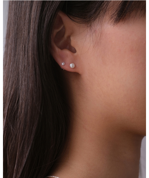 ANOTHERLAYER（アナザーレイヤー）の「Baby Pearl Earring - 2mm (silver925)（ピアス（両耳用）・レディース・その他・SMALL）」の3枚目の写真