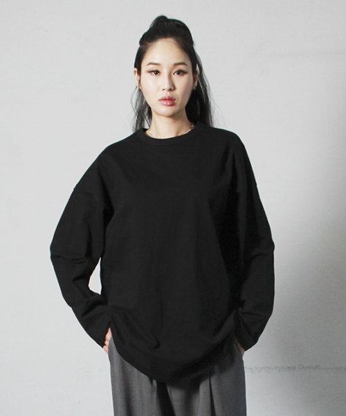 DEMARC(ドゥマーク)の「ソリッドベーシックオーバーサイズロングスリーブブラック(Tシャツ/カットソー・レディース・その他・LARGE/MEDIUM)」の2枚目の写真