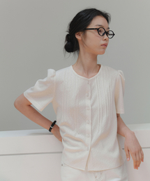 YUPPE（ヨッペ）の「TUCKED FLOWER SHIRT_IVORY（シャツ/ブラウス）」