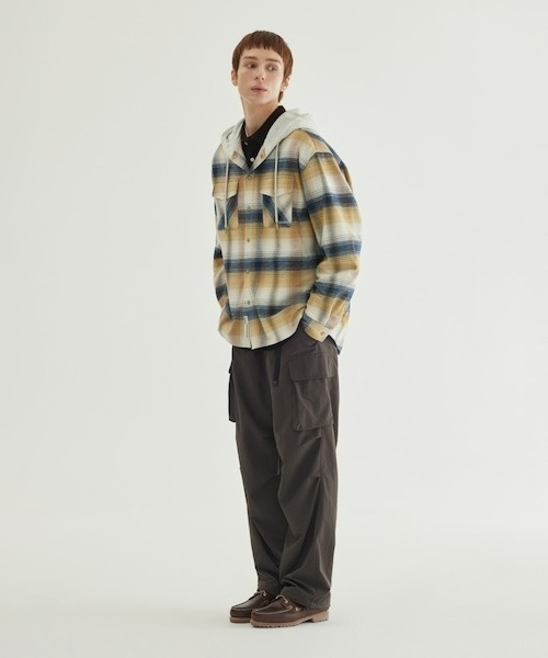 COVERNAT（カバーナット）の「HOODED CHECK SHIRT（シャツ/ブラウス・メンズ・マスタード/ダークネイビー・XX-LARGE/X-LARGE/LARGE/MEDIUM/SMALL/X-SMALL）」の4枚目の写真