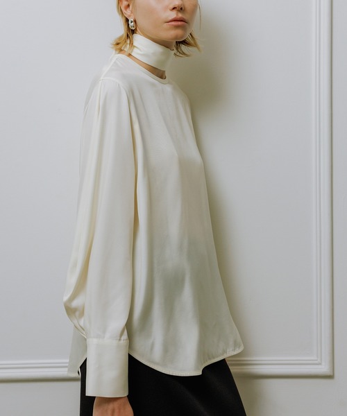 ADAM ET ROPE'（アダムエロペ）の「フィブリルロンTEEスカーフブラウス（シャツ/ブラウス・レディース・オフホワイト/ブラック/ライトグリーン・FREE）」の2枚目の写真