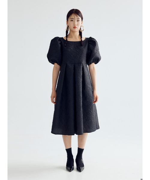 BOMNAL BOUTIQUE(ボムナルブティック)の「アイリスボリュームパフミディドレス_ブラック(ワンピース・レディース・その他・FREE)」の1枚目の写真