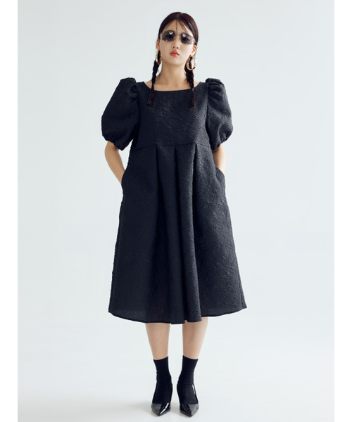 BOMNAL BOUTIQUE(ボムナルブティック)の「アイリスボリュームパフミディドレス_ブラック(ワンピース・レディース・その他・FREE)」の3枚目の写真