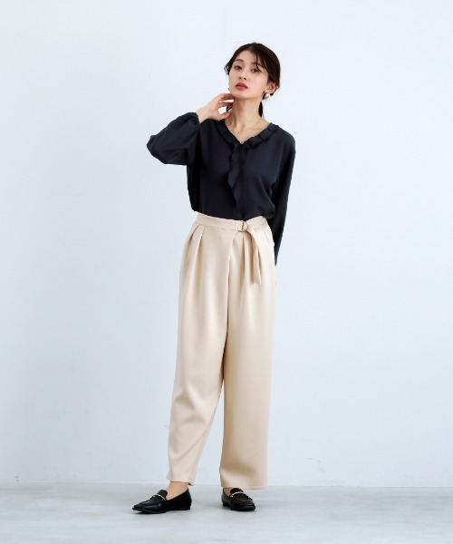 White Collection（ホワイトコレクション）の「【 ディテールで魅せる 】 ダブルクロス・タックフリルボウタイブラウス（シャツ/ブラウス・レディース・ブラック/アイボリー/ネイビー・S/L/M）」の7枚目の写真