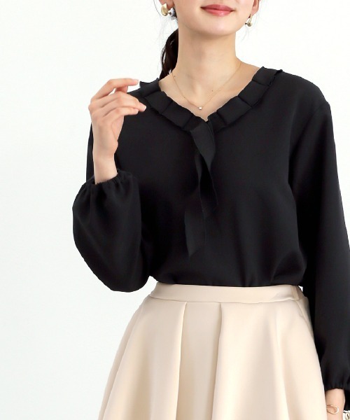 White Collection（ホワイトコレクション）の「【 ディテールで魅せる 】 ダブルクロス・タックフリルボウタイブラウス（シャツ/ブラウス・レディース・ブラック/アイボリー/ネイビー・S/L/M）」の15枚目の写真