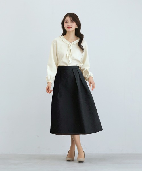 White Collection(ホワイトコレクション)の「【 ディテールで魅せる 】 ダブルクロス・タックフリルボウタイブラウス(シャツ/ブラウス・レディース・ブラック/アイボリー/ネイビー・S/L/M)」の7枚目の写真