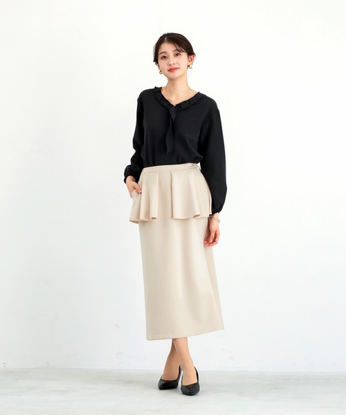 White Collection(ホワイトコレクション)の「【 ディテールで魅せる 】 ダブルクロス・タックフリルボウタイブラウス(シャツ/ブラウス・レディース・ブラック/アイボリー/ネイビー・S/L/M)」の17枚目の写真