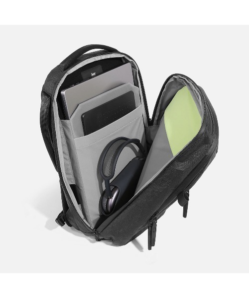 Aer（エアー）の「AER　City Pack 2 Ultra　/　AER-91052（バックパック/リュック・メンズ・ブラック・FREE）」の4枚目の写真