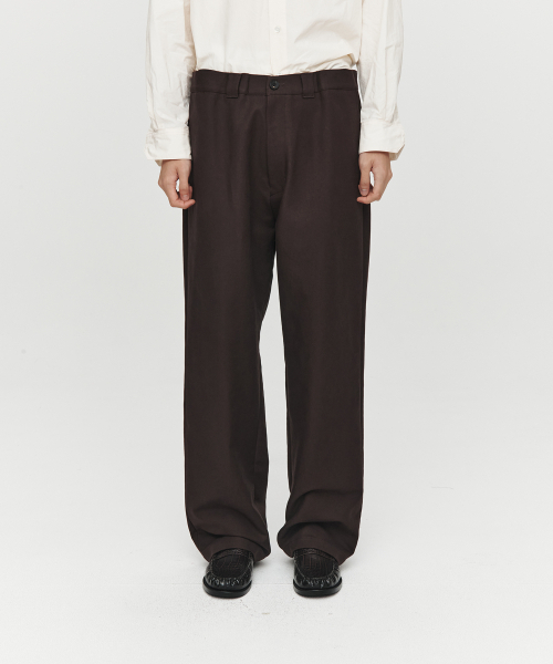 HEUTE(ホイテ)の「HEAVY COTTON BANDING PLEATED PANTS (BROWN)(その他パンツ・メンズ・ブラウン・M/L)」の1枚目の写真