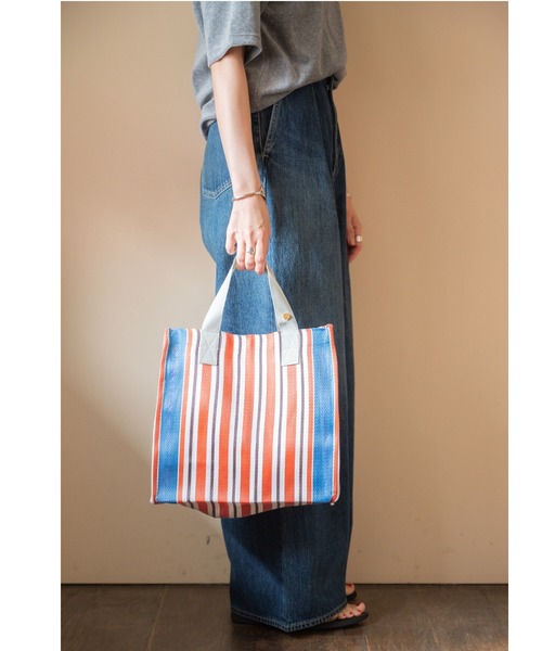 LILA&FLEUR（リラアンドフルール）の「Box Tote Bag（トートバッグ・レディース・イエロー系/ホワイト×グリーン/ブルー系/マルチ/ホワイト×ネイビー/グリーン×オレンジ・MEDIUM）」の7枚目の写真