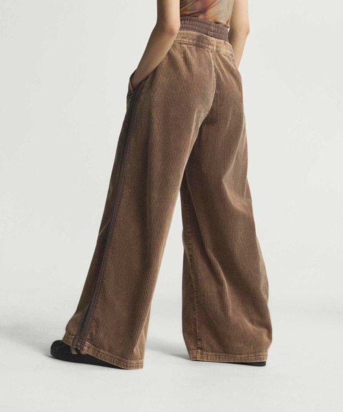 adidas（アディダス）の「コーデュロイ SST オーバーサイズ パンツ / アディダスオリジナルス adidas Originals（スウェットパンツ・レディース・ブラウン/ブラック・MEDIUM/SMALL/X-SMALL/XX-LARGE/LARGE/X-LARGE）」の17枚目の写真