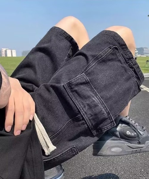 SHEPP(シープ)の「【26年春新作】【UNISEX】ワイドシルエット デニム カーゴハーフパンツ / バミューダパンツ(デニムパンツ・メンズ・ブラック/ライトブルー/インディゴブルー・L/M)」の5枚目の写真