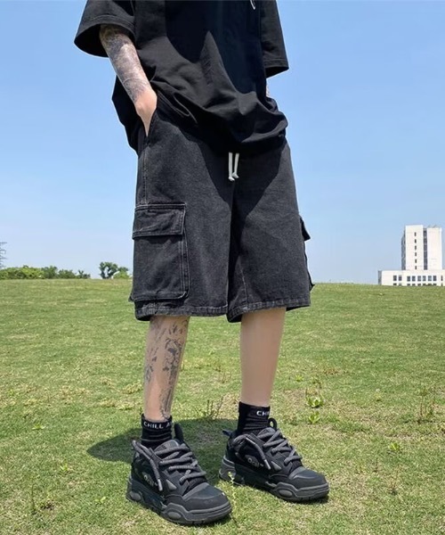 SHEPP(シープ)の「【26年春新作】【UNISEX】ワイドシルエット デニム カーゴハーフパンツ / バミューダパンツ(デニムパンツ・メンズ・ブラック/ライトブルー/インディゴブルー・L/M)」の6枚目の写真
