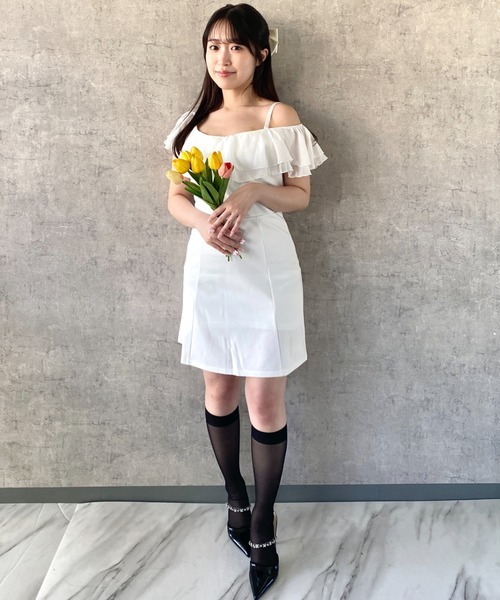 Mejoul(メジュール)の「【2026春夏新作】ワンショルダーフリルミニワンピース(ワンピース・レディース・ホワイト/ブラック・M/L)」の4枚目の写真