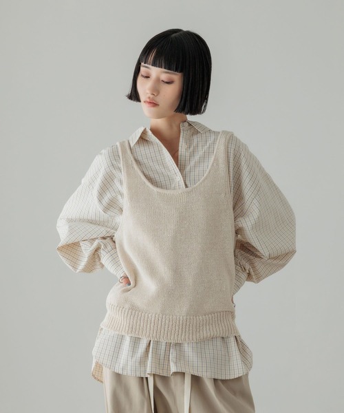 LOWRYS FARM（ローリーズファーム）の「２ＷＡＹコンパクトベスト　654888（ニット/セーター・レディース・ライトベージュ/ブラック・FREE）」の2枚目の写真