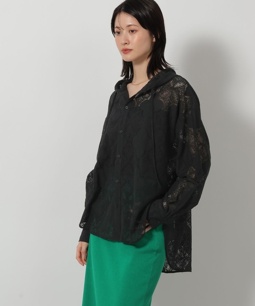 LAKOLE（ラコレ）の「レースフードシャツ / 654300（シャツ/ブラウス・レディース・クリーム/オフホワイト/ブラック・FREE）」の3枚目の写真