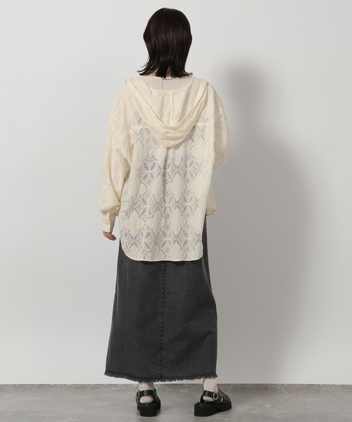 LAKOLE（ラコレ）の「レースフードシャツ / 654300（シャツ/ブラウス・レディース・クリーム/オフホワイト/ブラック・FREE）」の10枚目の写真