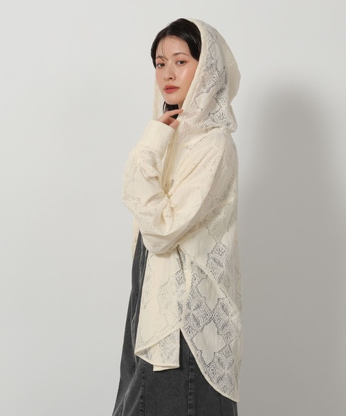 LAKOLE（ラコレ）の「レースフードシャツ / 654300（シャツ/ブラウス・レディース・クリーム/オフホワイト/ブラック・FREE）」の13枚目の写真