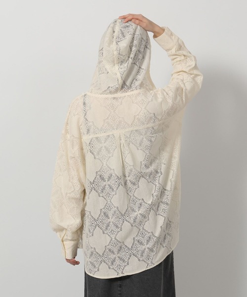 LAKOLE（ラコレ）の「レースフードシャツ / 654300（シャツ/ブラウス・レディース・クリーム/オフホワイト/ブラック・FREE）」の14枚目の写真