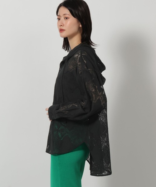 LAKOLE（ラコレ）の「レースフードシャツ / 654300（シャツ/ブラウス・レディース・クリーム/オフホワイト/ブラック・FREE）」の4枚目の写真