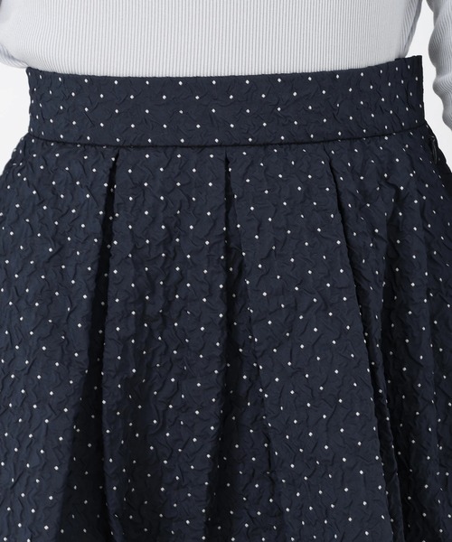 STRAWBERRY-FIELDS(ストロベリーフィールズ)の「リモンタドット_ドットJQタックスカート(スカート・レディース・ネイビー/ブラック・1/2)」の6枚目の写真